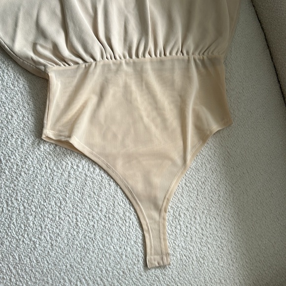 Sleeveless body suit - Picture 4 of 5